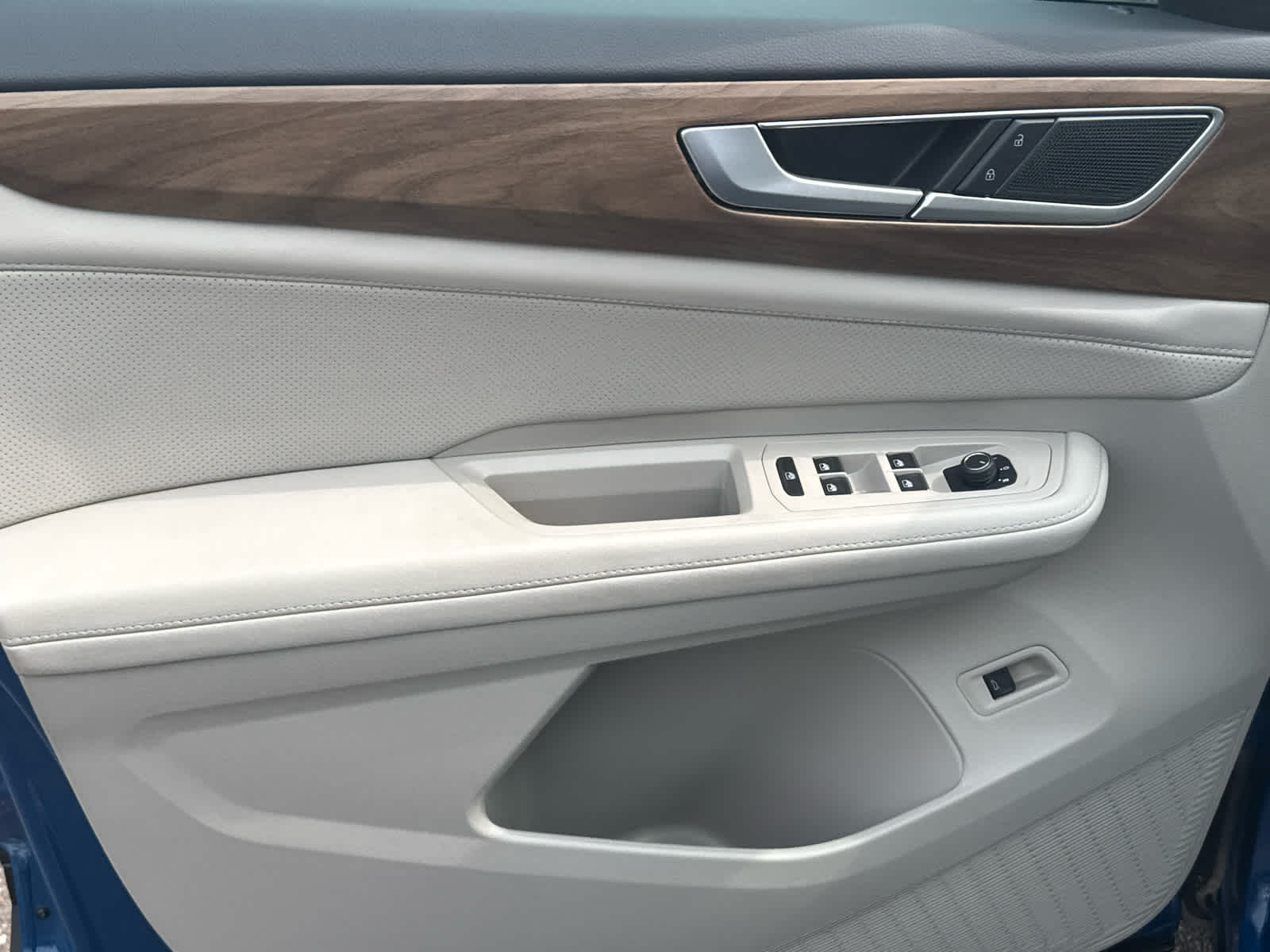 2025 Volkswagen Atlas SE Technology photo 21