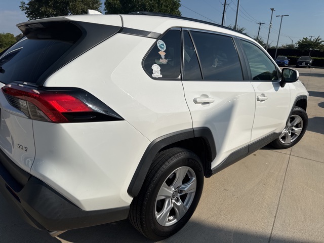 2019 Toyota RAV4 XLE photo 3