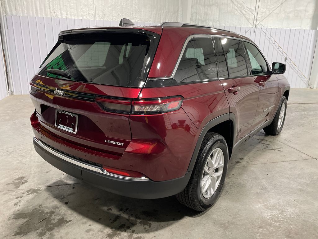 2025 Jeep Grand Cherokee Laredo X photo 4