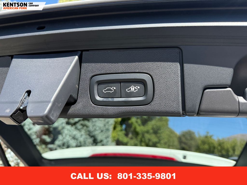 2024 Volvo XC60 Core photo 31