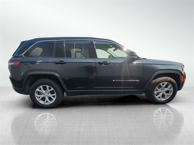 2023 Jeep Grand Cherokee Limited photo 2