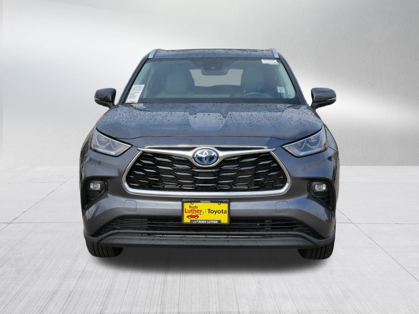 2023 Toyota Highlander Hybrid Limited photo 2