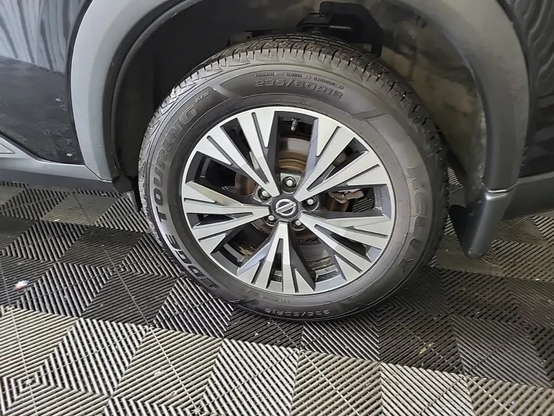 2021 Nissan Rogue SV photo 5
