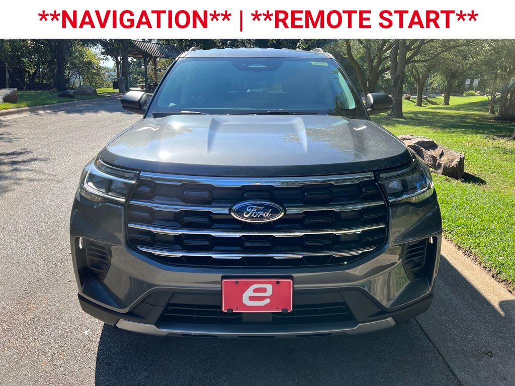2025 Ford Explorer photo 2