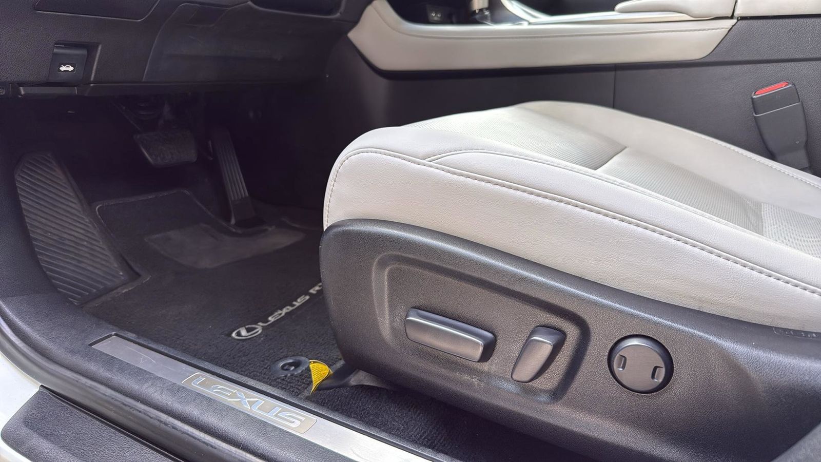 2020 Lexus RX 450h Premium photo 12