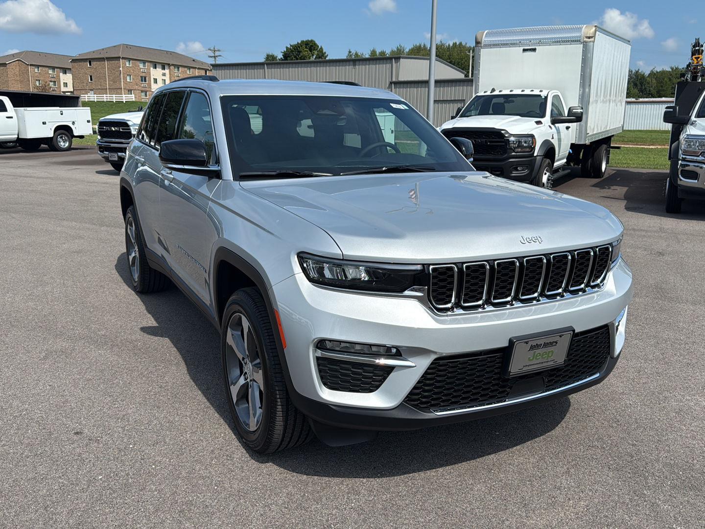 2025 Jeep Grand Cherokee Limited photo 2