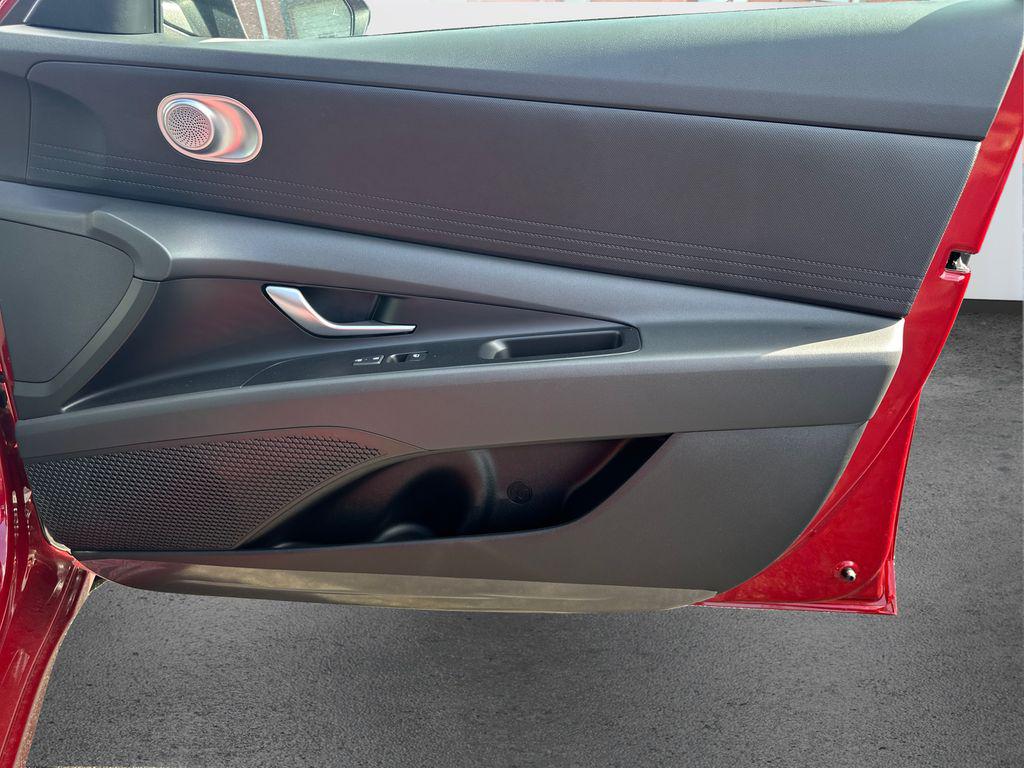 2025 Hyundai Elantra Hybrid photo 20