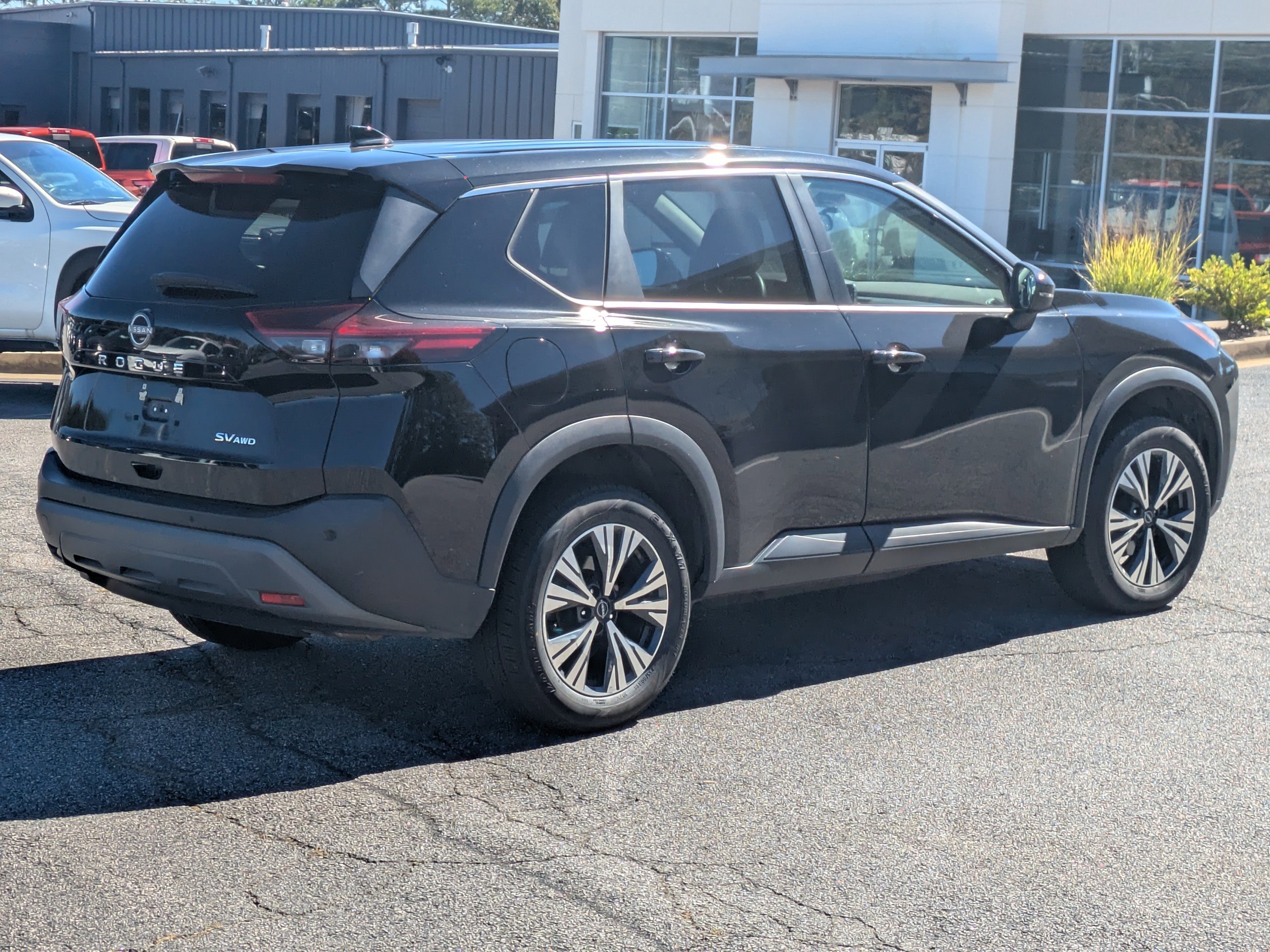 2022 Nissan Rogue SV photo 2