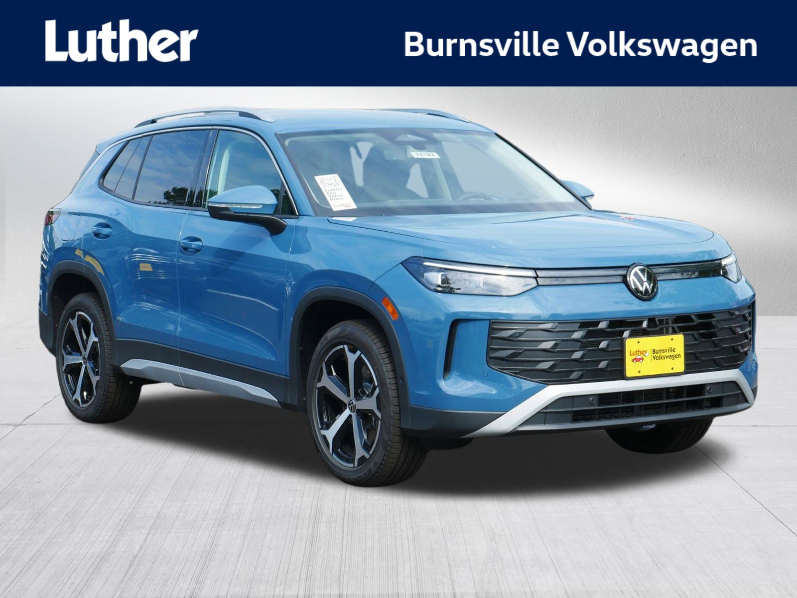 2025 Volkswagen Tiguan SE's photo