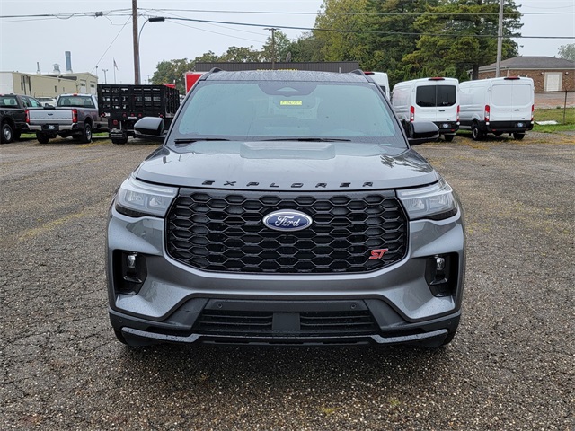 2025 Ford Explorer ST photo 4