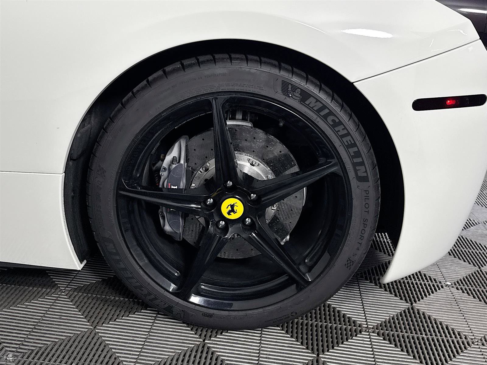 2014 Ferrari 458 Italia Base photo 20