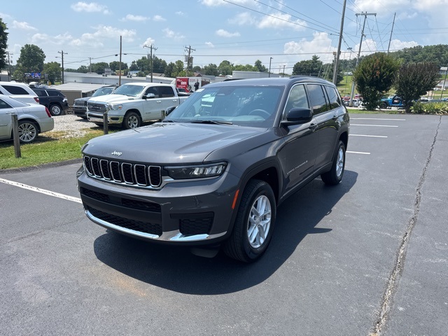 2025 Jeep Grand Cherokee Laredo X photo 2