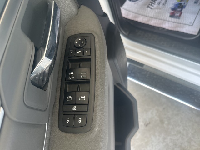 2020 Ram 1500 Classic SLT photo 3
