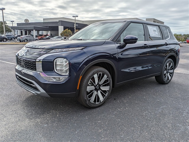 2025 Mitsubishi Outlander SE's photo