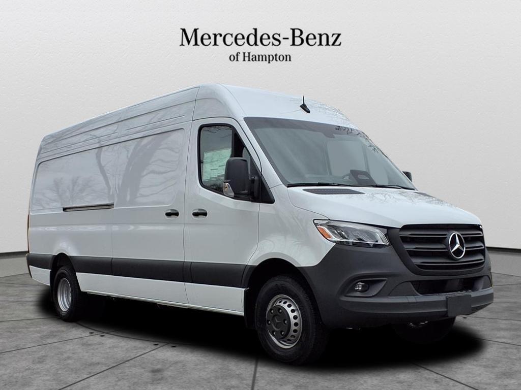 2025 Mercedes-Benz Sprinter Cargo Van Base's photo