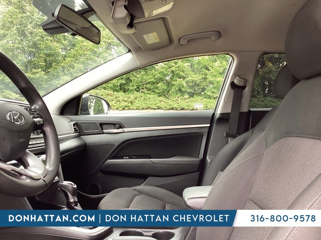 2019 Hyundai Elantra SEL photo 2