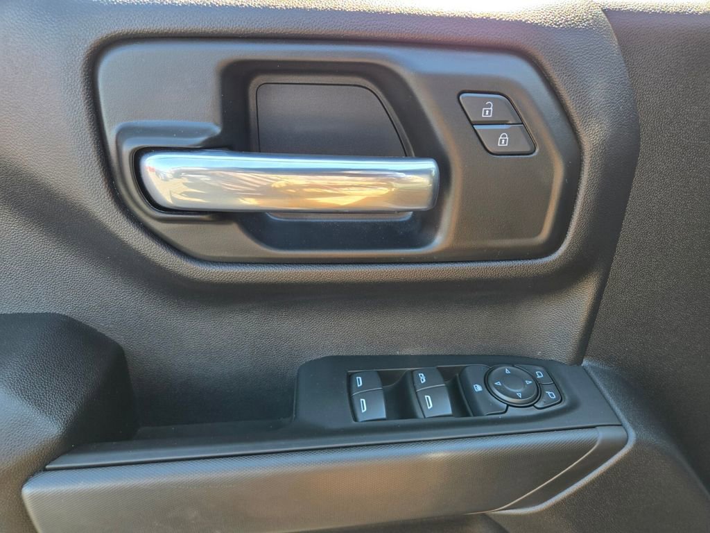 2025 Chevrolet Silverado 1500 Custom photo 17