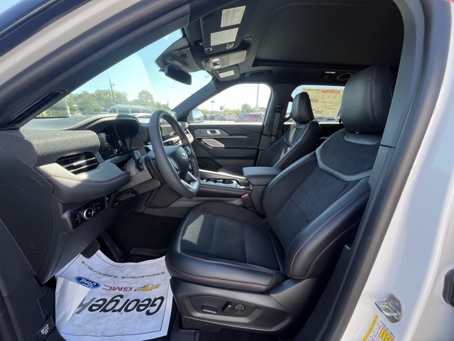 2025 Ford Explorer ST photo 8