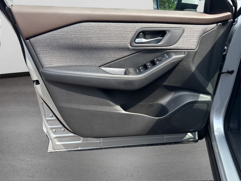 2022 Nissan Rogue SV photo 20