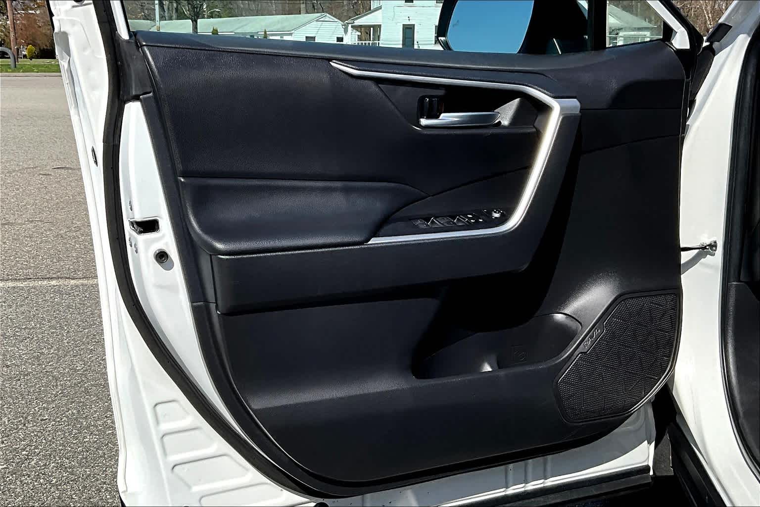 2023 Toyota RAV4 XLE photo 18