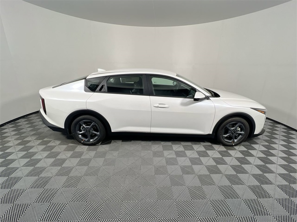 2025 Kia K4 LXS photo 2