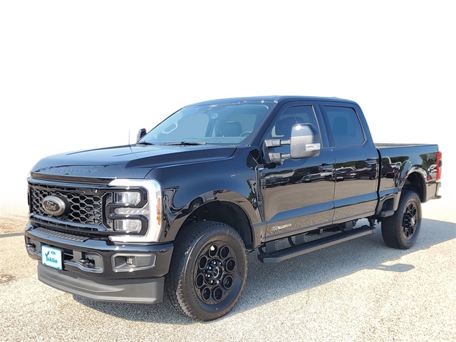 2025 Ford F-250 Lariat photo 2