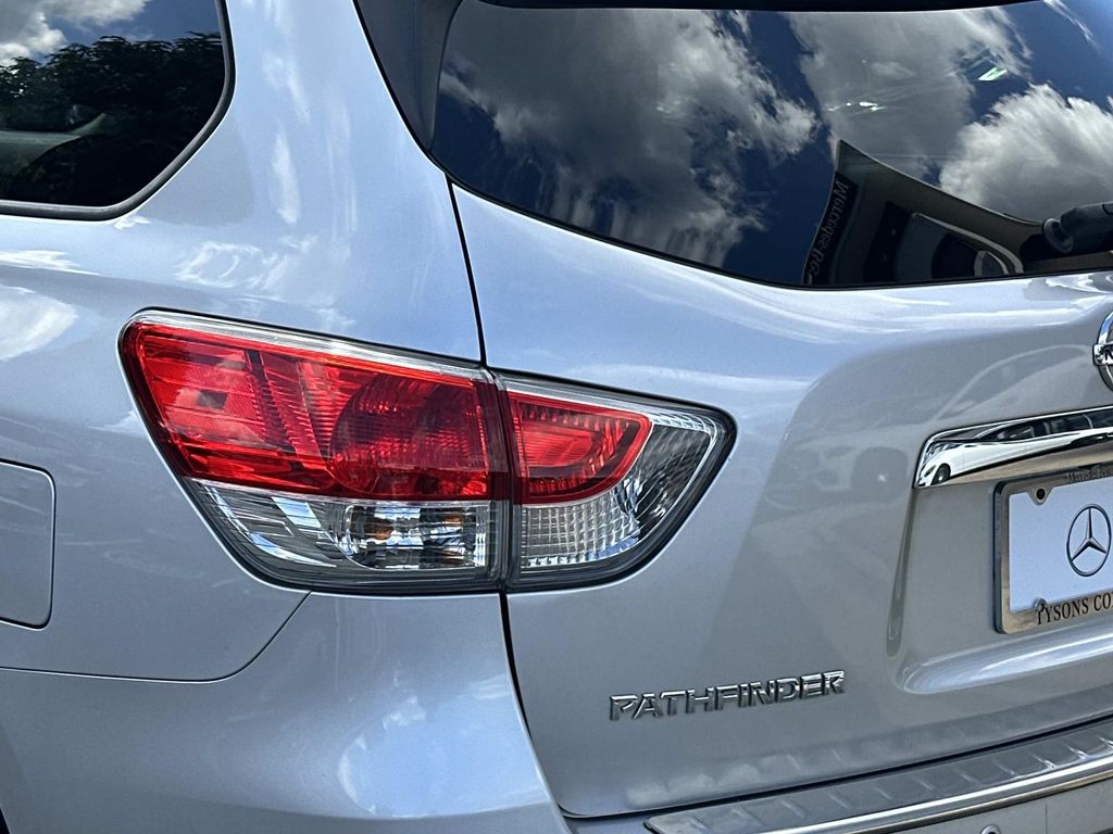 2014 Nissan Pathfinder Platinum photo 11