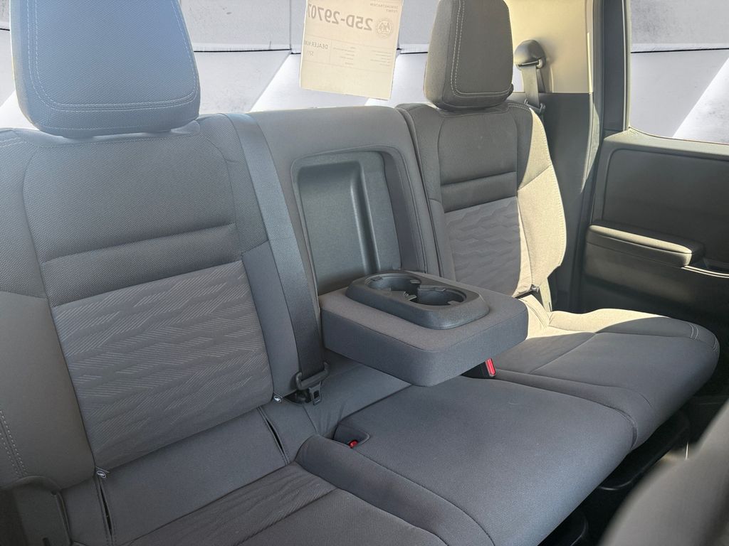 2024 Nissan Frontier SV photo 14