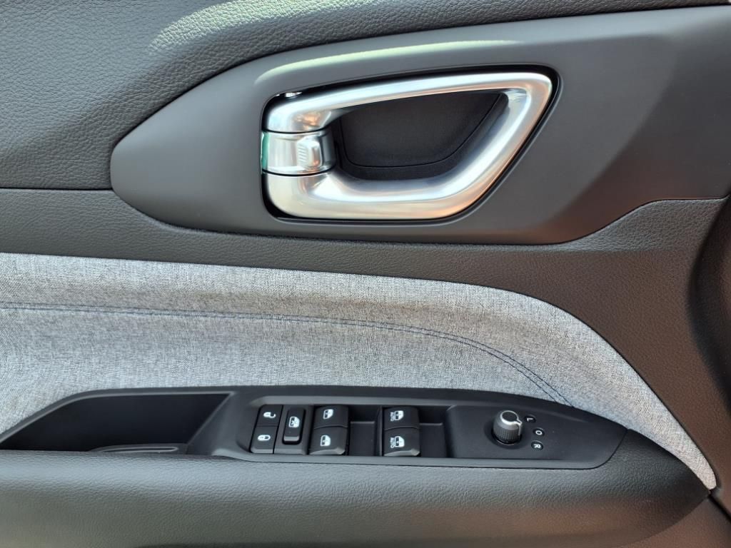 2025 Jeep Compass North Edition Latitude photo 15