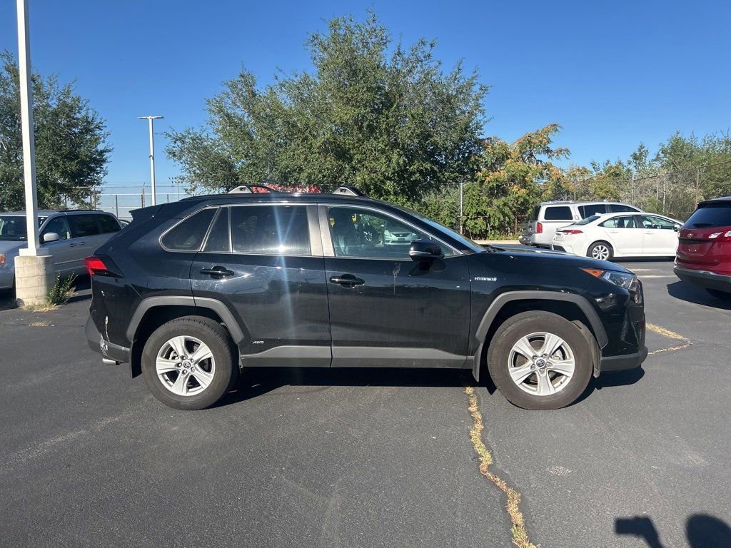 2021 Toyota RAV4 Hybrid XLE photo 2