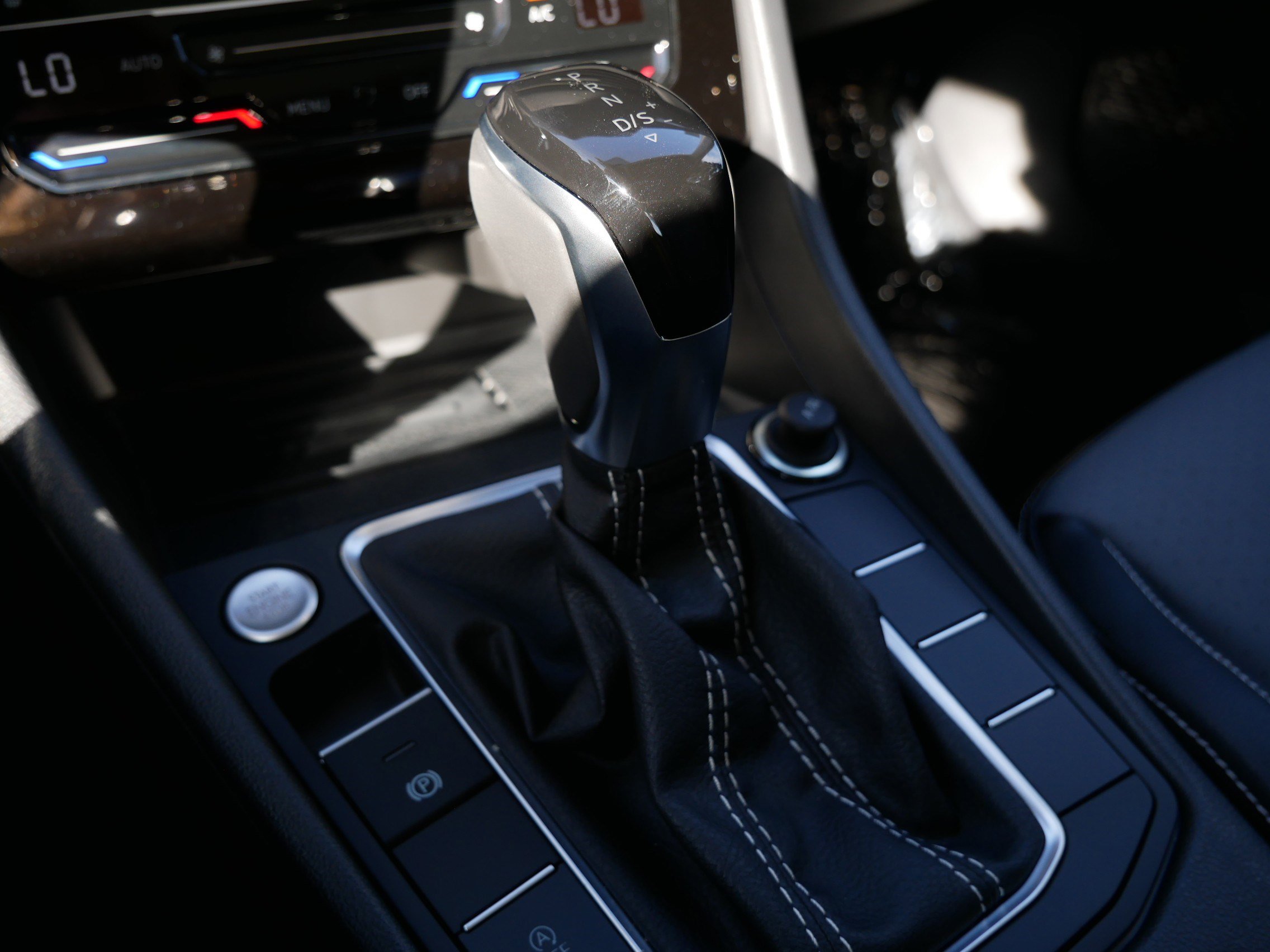 2025 Volkswagen Jetta SE photo 8