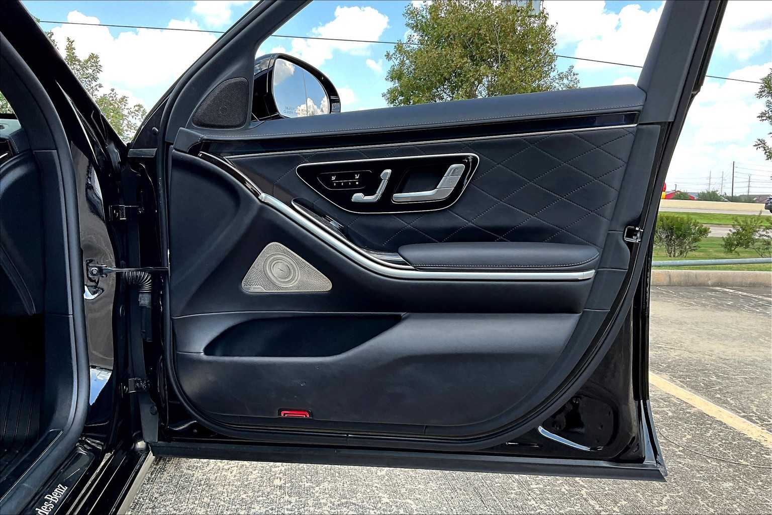 2024 Mercedes Benz S 580e photo 21