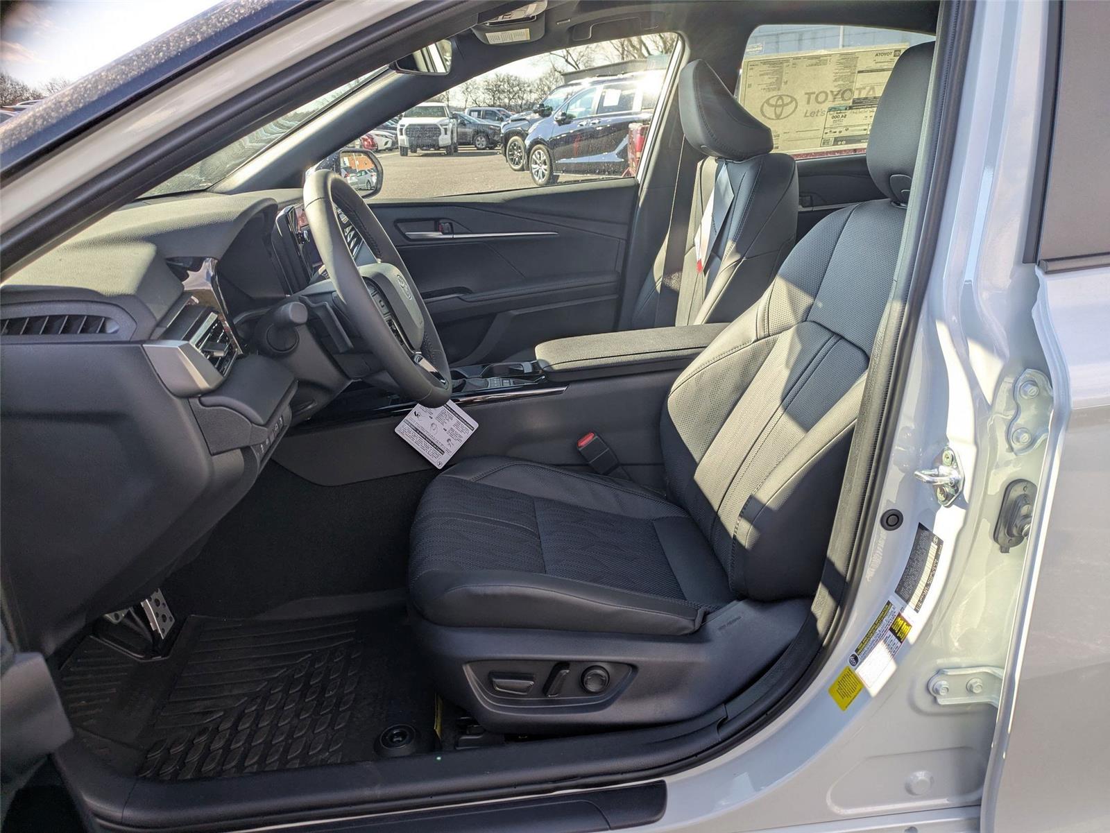 2025 Toyota Camry XSE photo 13