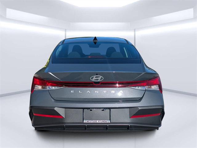 2026 Hyundai Elantra SE photo 4