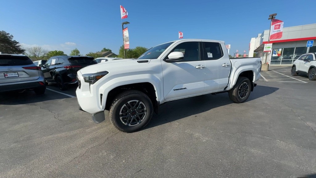 2025 Toyota Tacoma TRD Sport photo 4