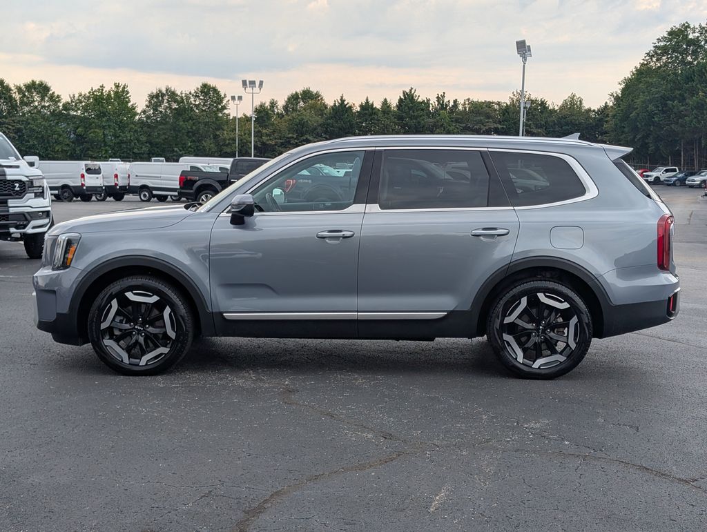 2025 Kia Telluride S photo 2