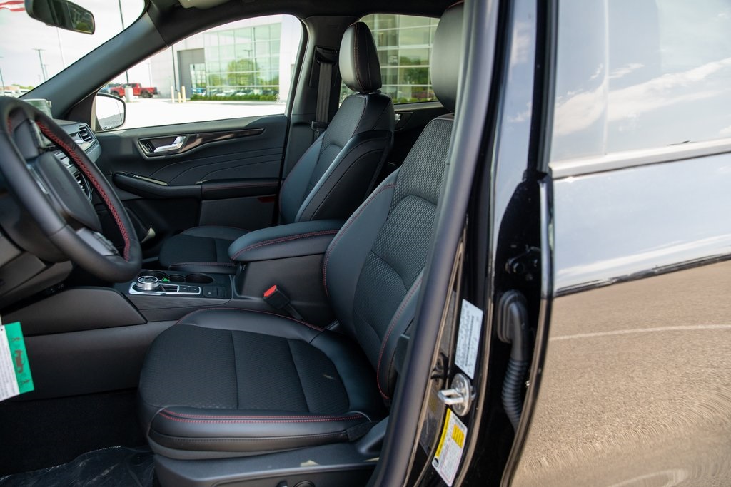 2025 Ford Escape ST-Line photo 14
