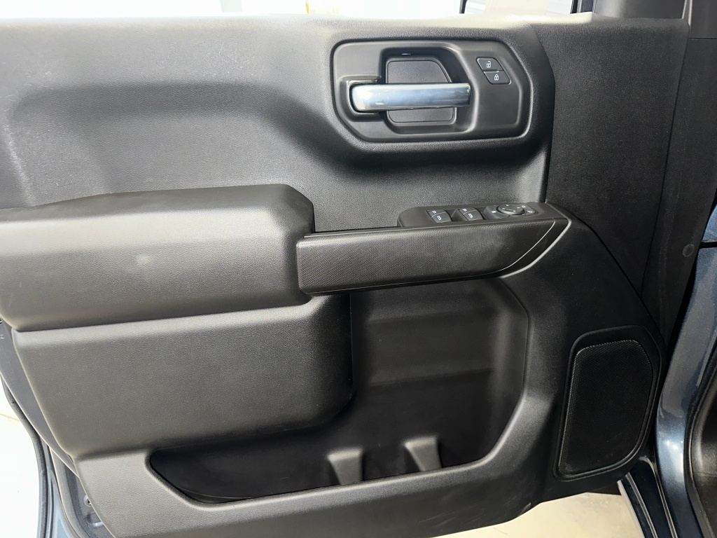 2021 Chevrolet Silverado 1500 Custom photo 3