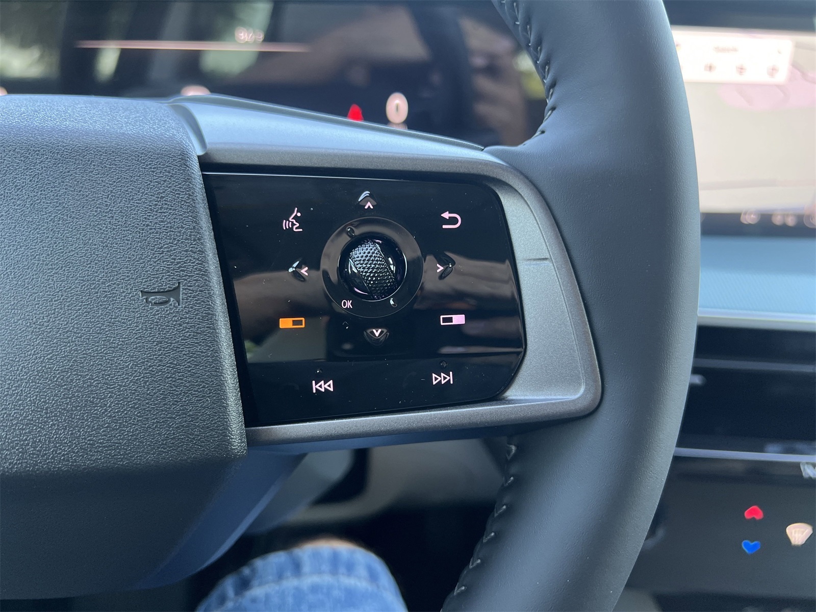 2025 Nissan Murano SL photo 10