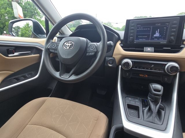 2022 Toyota RAV4 XLE photo 18