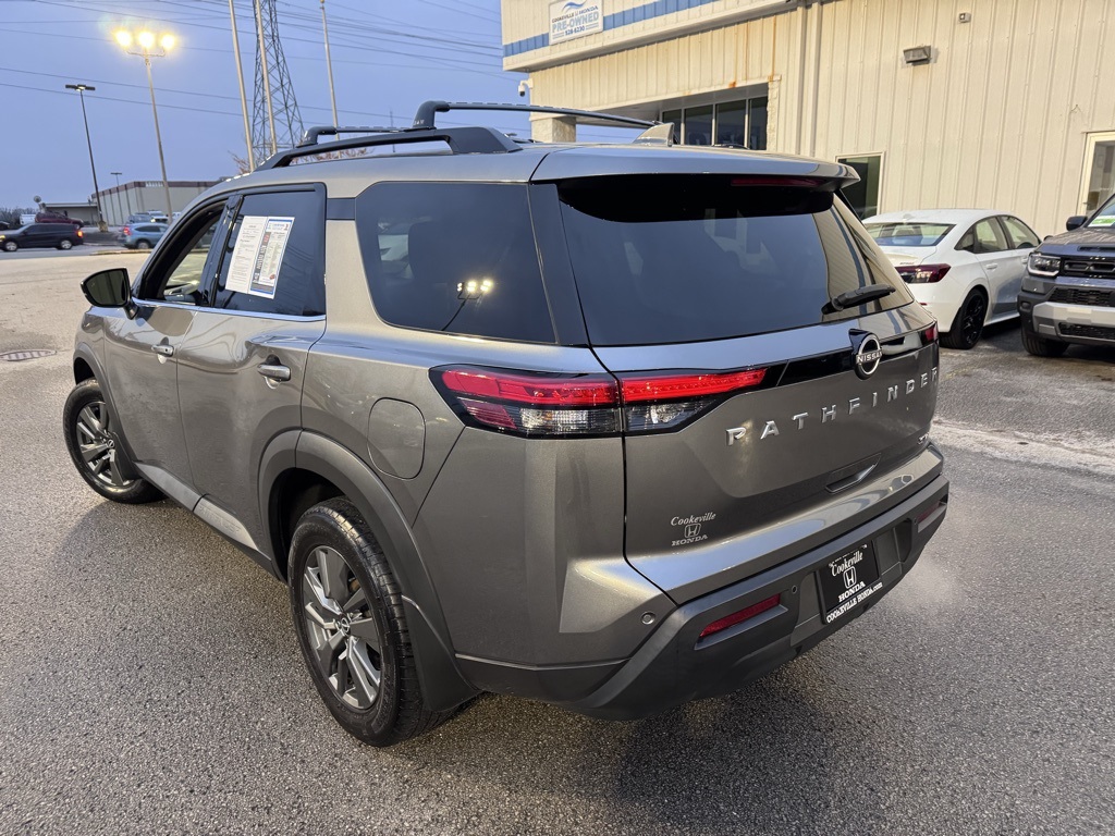 2023 Nissan Pathfinder SV photo 3