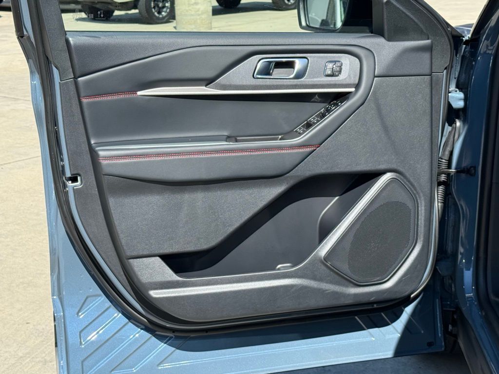 2025 Ford Explorer ST-Line photo 11