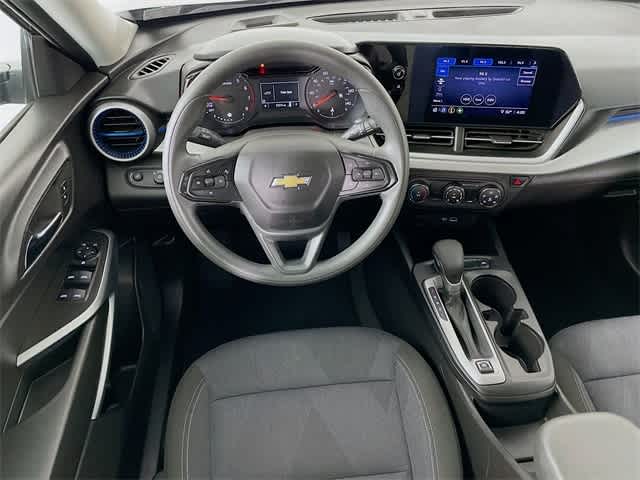 2025 Chevrolet Trax LS photo 21