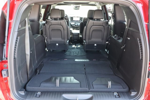 2026 Chrysler Pacifica Limited S Appearance photo 36