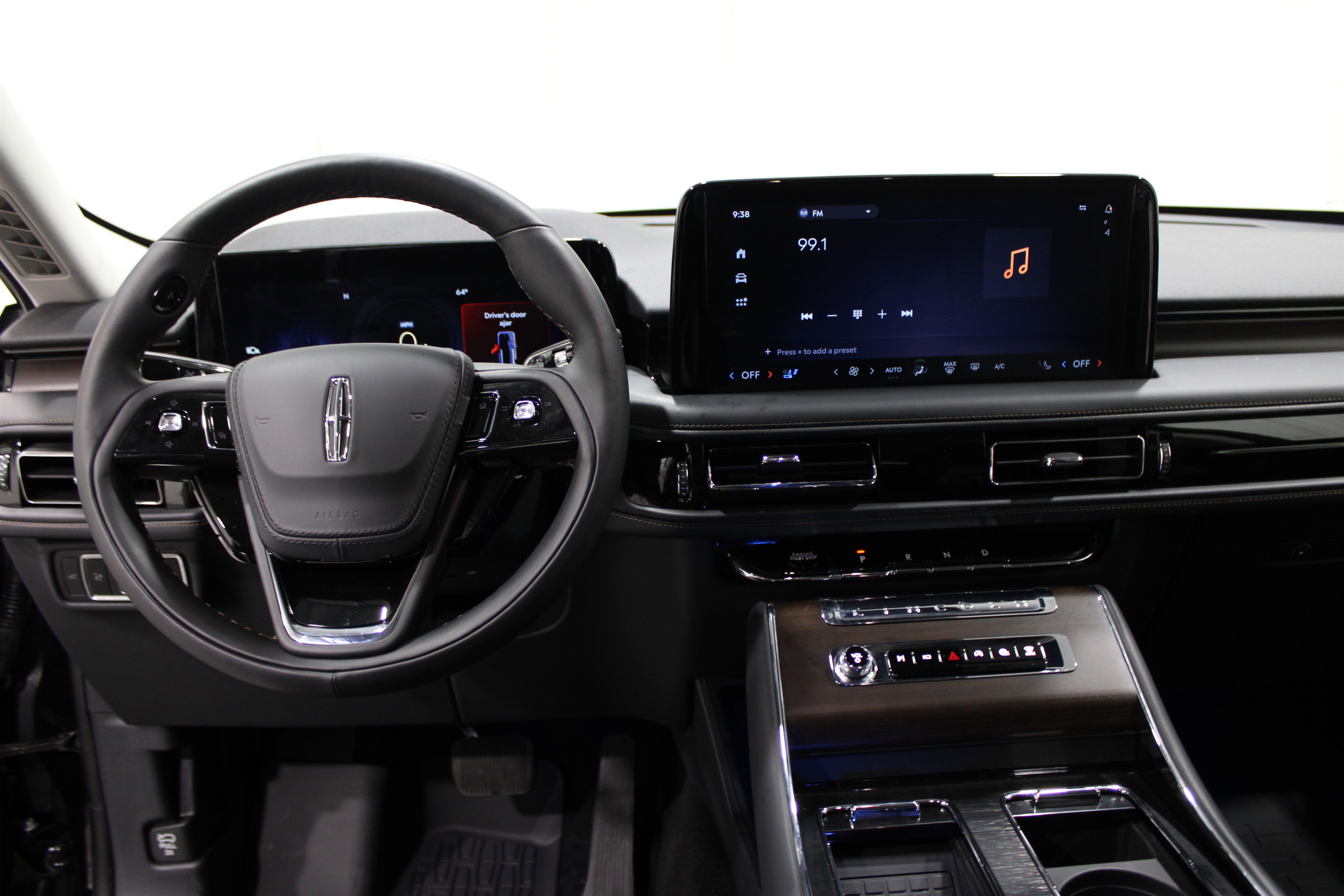 2025 Lincoln Aviator Reserve photo 2