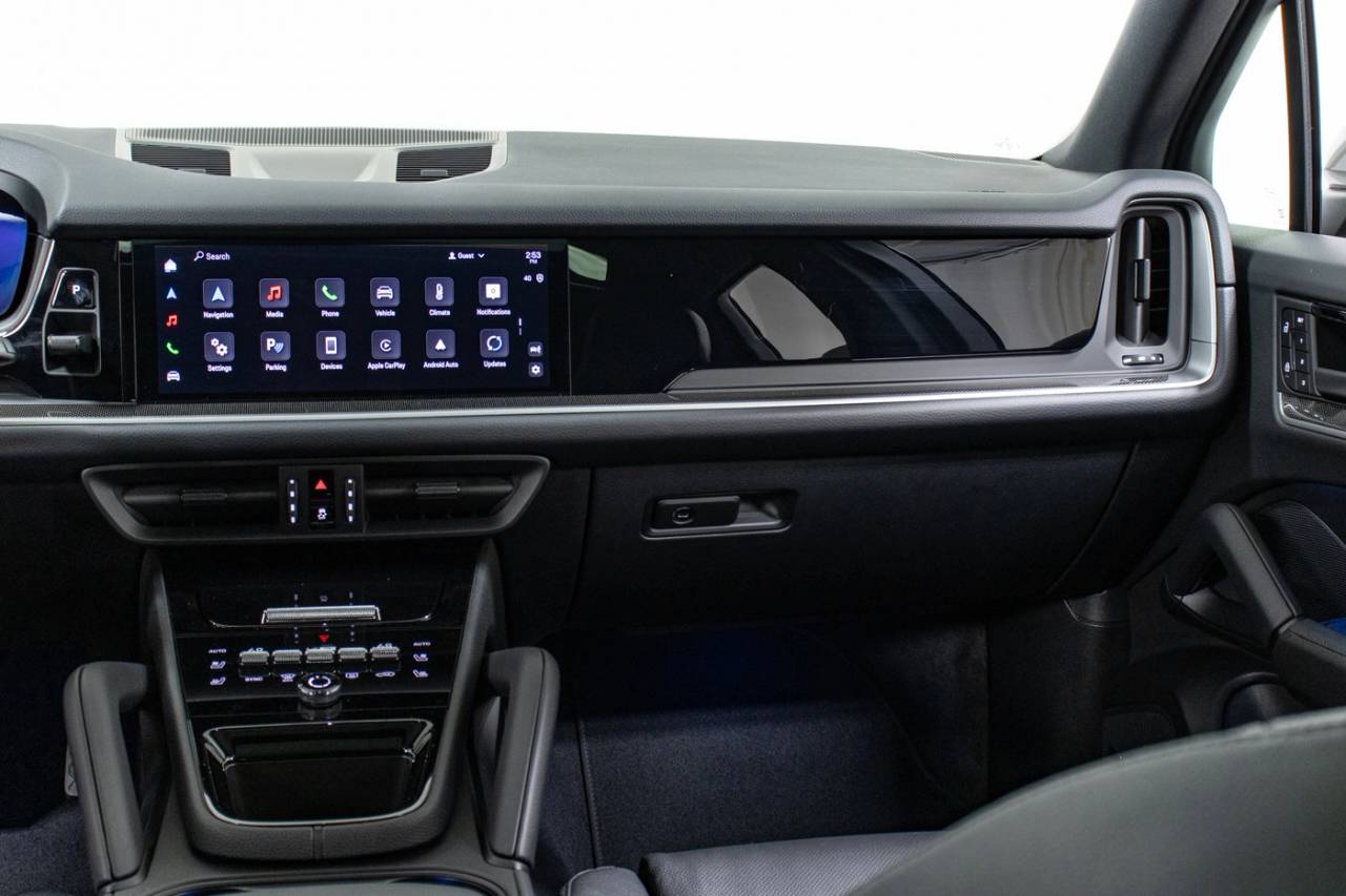 2025 Porsche Cayenne photo 14