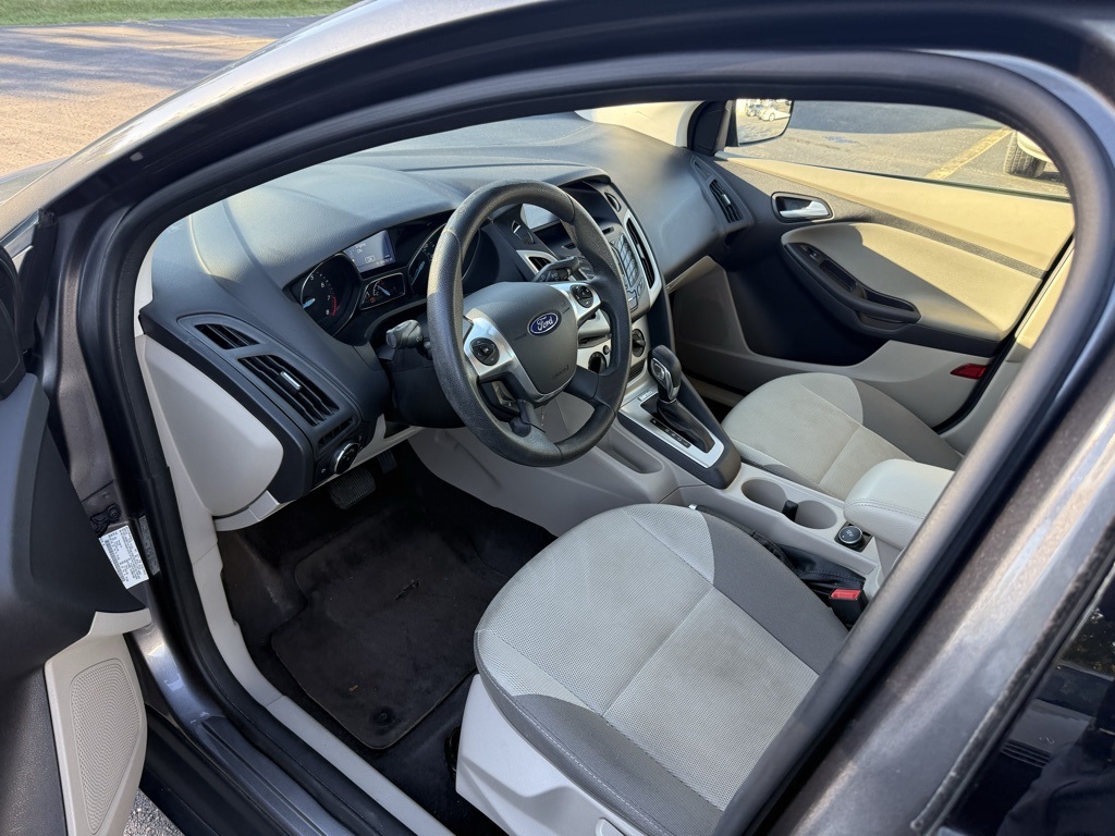 2014 Ford Focus SE photo 7
