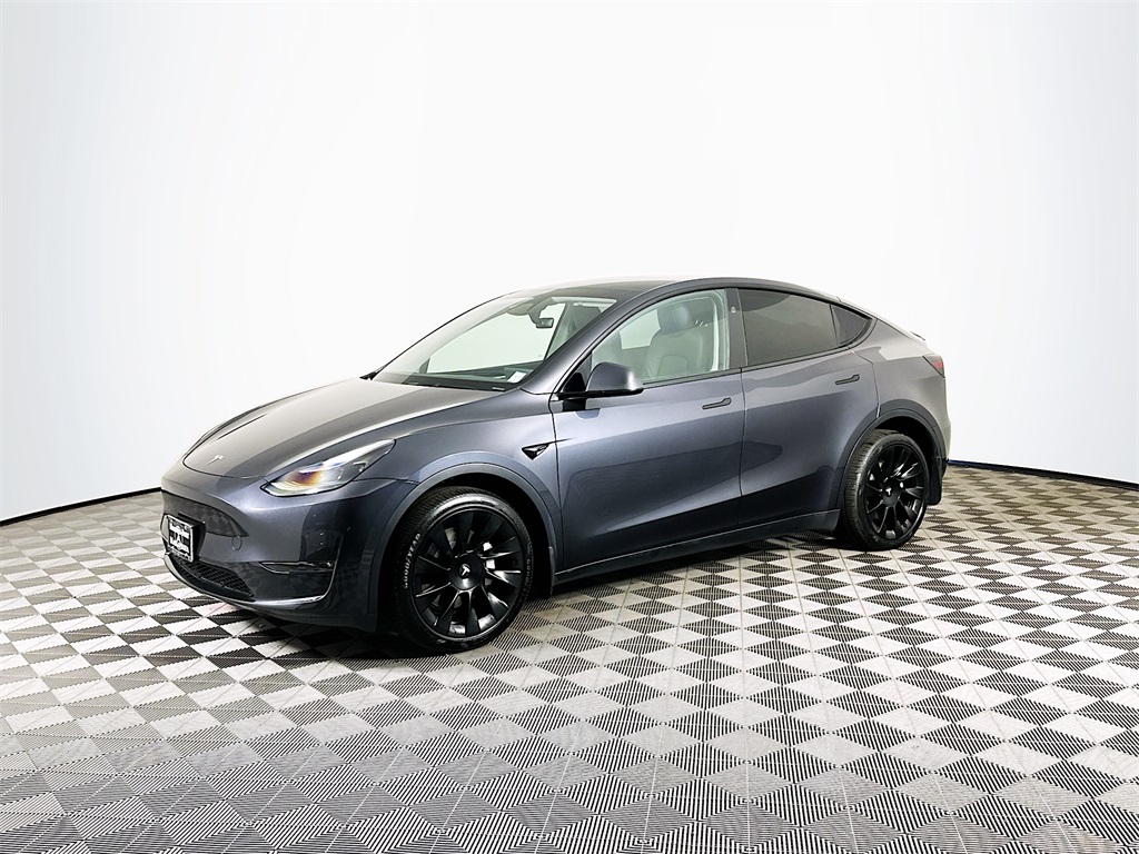 Used 2024 Tesla Model Y Long Range with VIN 7SAYGDEE1RA306567 for sale in Amityville, NY
