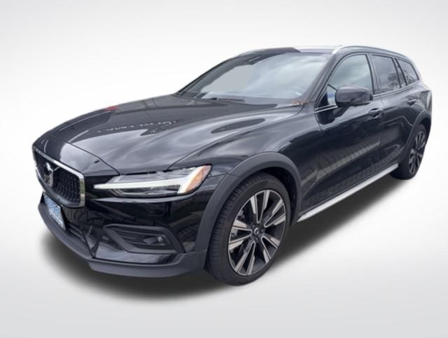 2024 Volvo V60 Cross Country Ultimate's photo