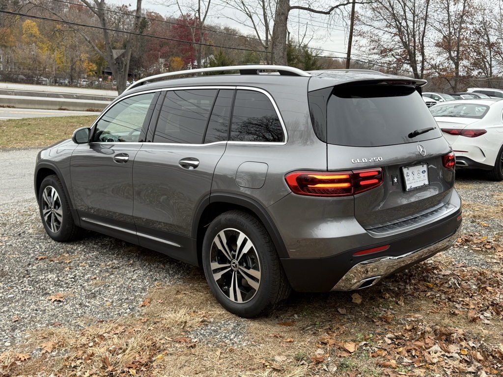 2026 Mercedes Benz GLB 250 4MATIC photo 2